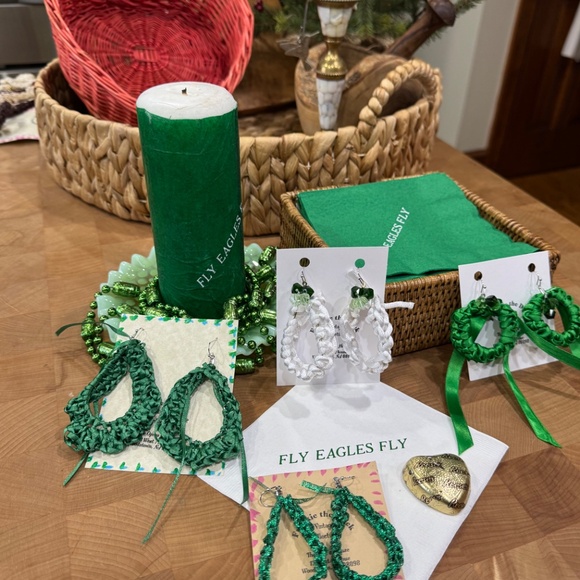 Fly Eagles Fly hand crafted earrings - Picture 10 of 13